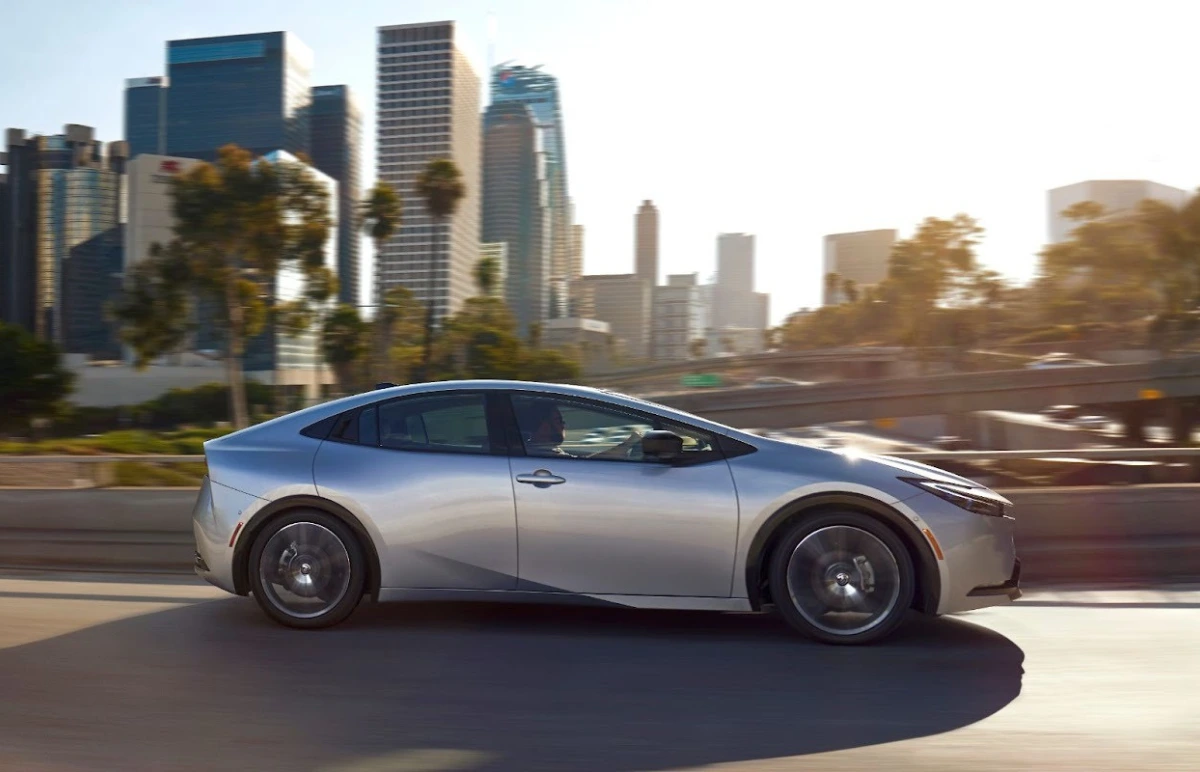 Electric vs Hybrid Cars in 2026